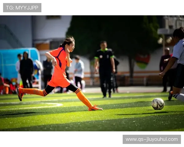西安经开二小足球队奋勇拼搏 赛场上展现青春风采助力校园体育发展